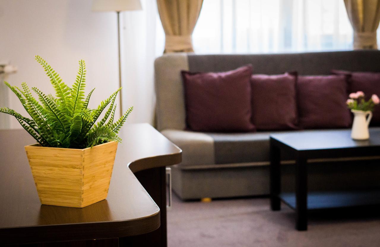 Nest Hotel Drobeta Turnu Severin Bagian luar foto
