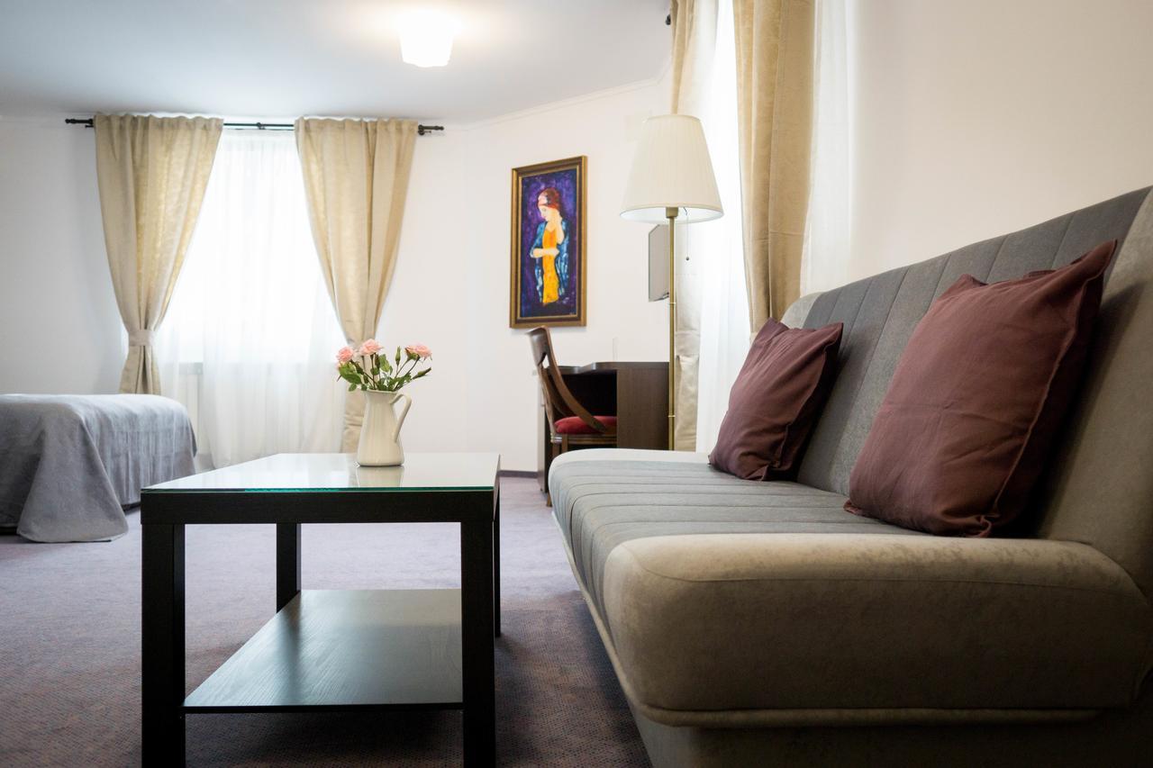 Nest Hotel Drobeta Turnu Severin Bagian luar foto
