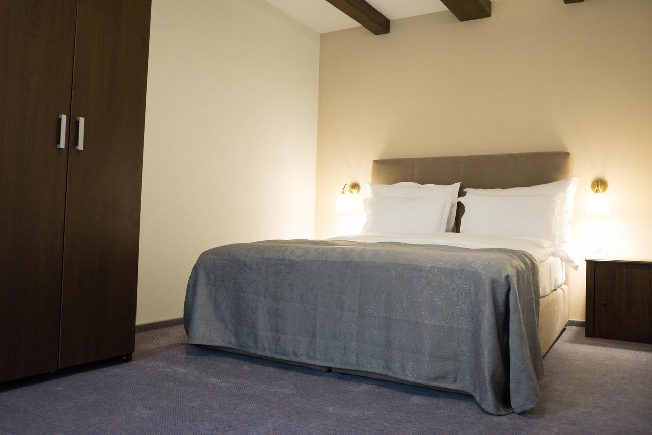 Nest Hotel Drobeta Turnu Severin Bagian luar foto
