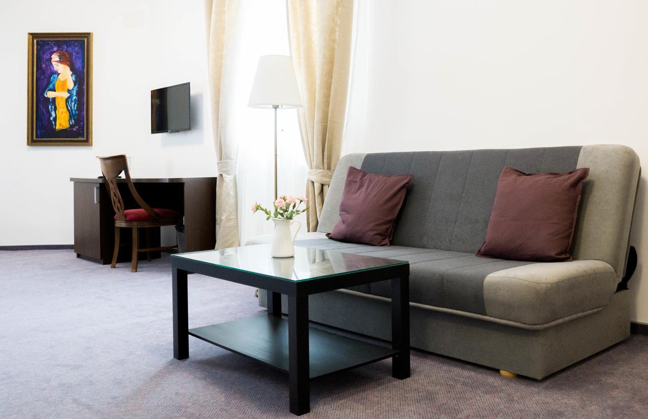 Nest Hotel Drobeta Turnu Severin Bagian luar foto