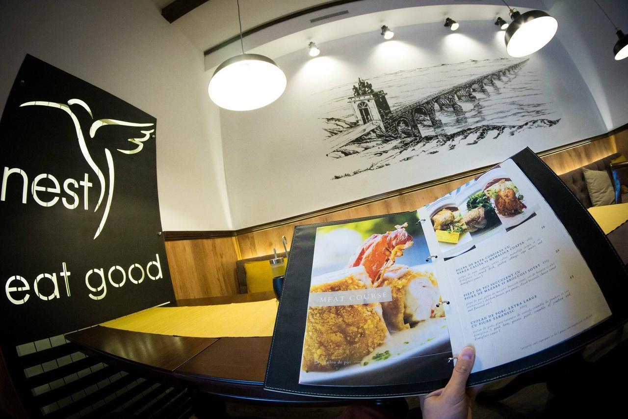 Nest Hotel Drobeta Turnu Severin Bagian luar foto