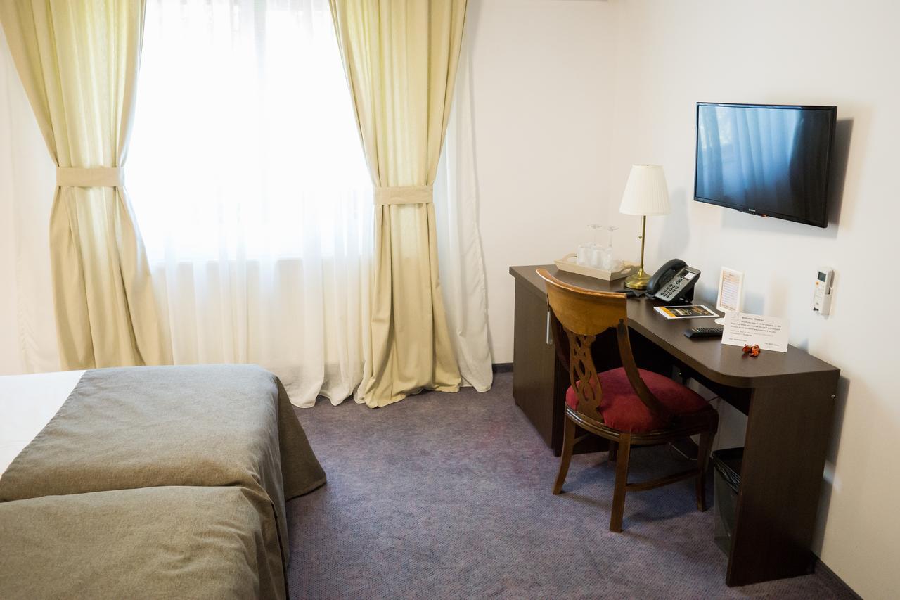Nest Hotel Drobeta Turnu Severin Bagian luar foto