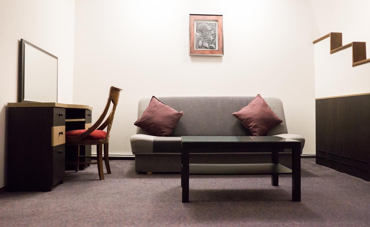 Nest Hotel Drobeta Turnu Severin Bagian luar foto